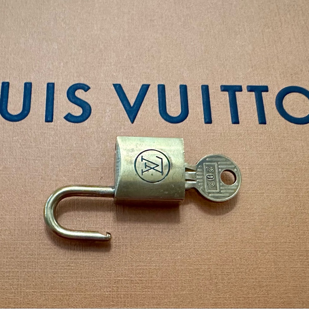 Louis Vuitton Vintage Brass Gold Lock & Key #202 - Picture 8 of 8